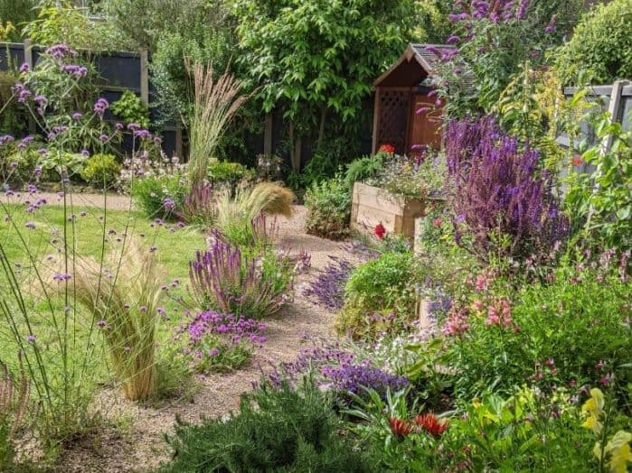 Mediterranean-style garden with grasses and Salvias Mediterranean-style garden featuring ornamental grasses and vibrant salvias, creating a colourful and low-maintenance landscape by Richard Walters
